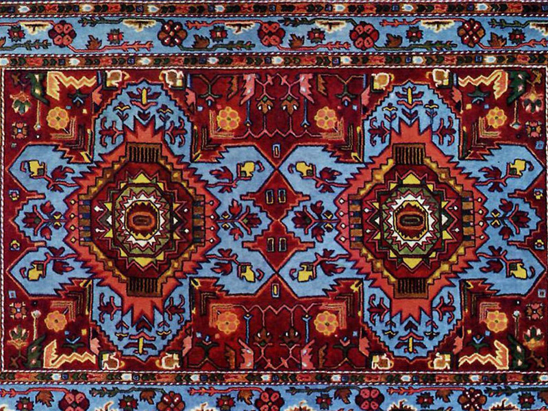 Красно-синий ковер с орнаментом